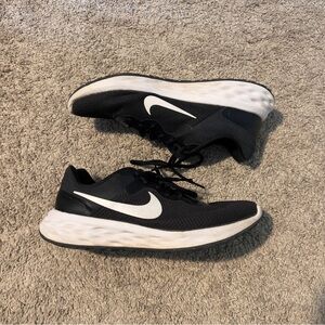 Nike Womens Revolution 7 Running Shoes